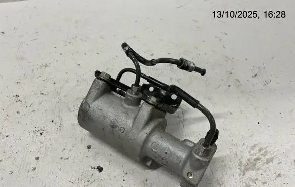 Toyota Auris E180 Master brake cylinder 4727047030
