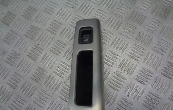 Volvo V50 Quarter vent window switch 