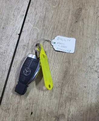 Mercedes-Benz E C207 W207 Ignition key/card 