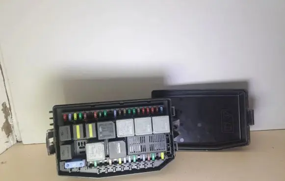 Jaguar X-Type Fuse module 4X4314A073CC 518842109