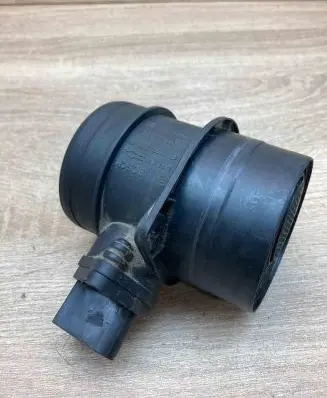 Volkswagen Touran I Mass air flow meter 074906461B 0281002461