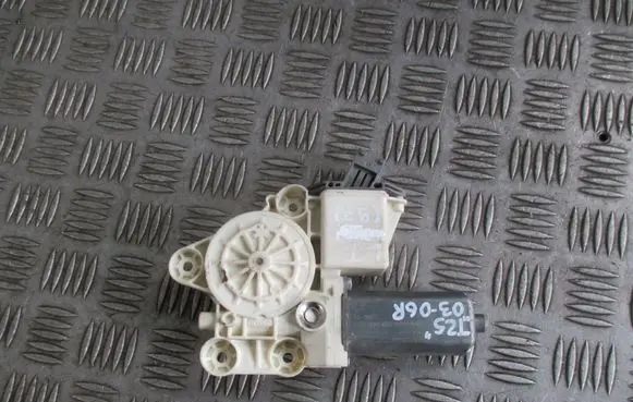 Toyota Avensis T250 Rear door window regulator motor 999060102 102041008