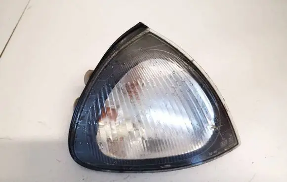 Toyota Avensis T220 Front indicator light