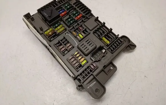 BMW X5 E70 Fuse module 6931687 61146931687