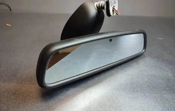 Rear view mirror (interior)