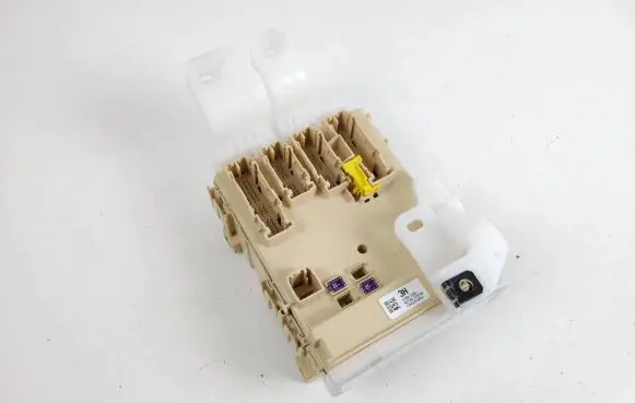 Toyota Auris E180 Comfort/convenience module 8273012X70A 63583366 3HC2016P6