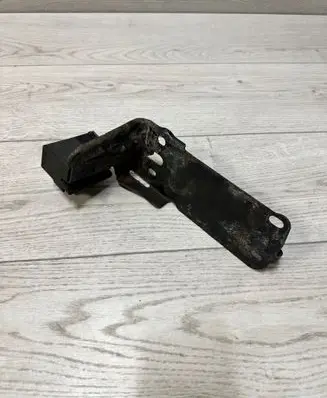 BMW 3 E90 E91 Radiator mount bracket 7117812 23781010 1260BD