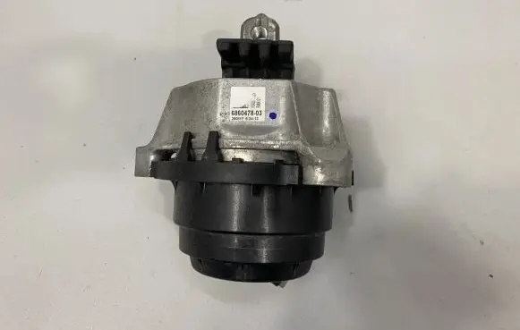 BMW 5 G30 G31 Engine mount bracket 6860478