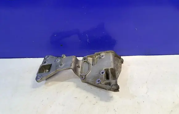 Volvo S60 Engine mounting bracket 31316673