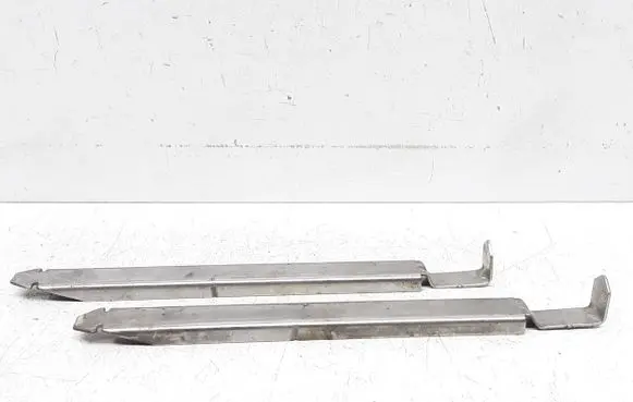 Volvo V50 Headlight/headlamp mounting bracket