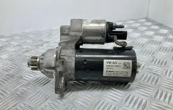 Volkswagen Scirocco Starter motor 02M911024C
