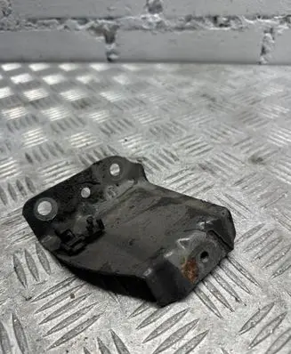 Fender mounting bracket