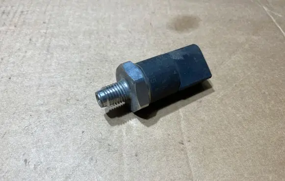 Fuel pressure sensor