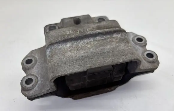 Skoda Octavia Mk2 (1Z) Engine mount bracket 1K0199555M