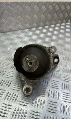 Honda CR-V Engine mount bracket 21T1G