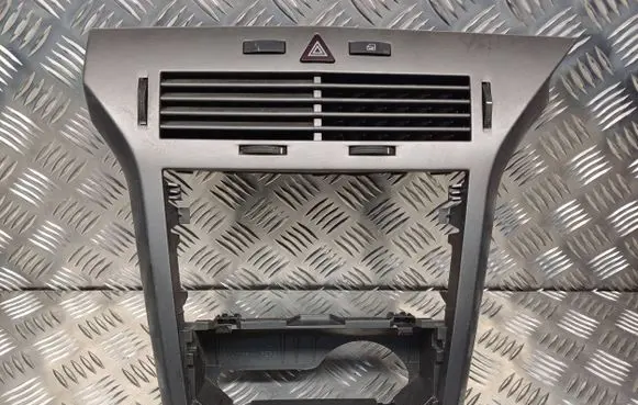 Opel Astra H Radio/GPS head unit trim 13141091 13141085 13100105