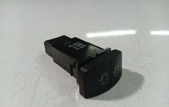 Hyundai Lantra II Wiper switch 93610