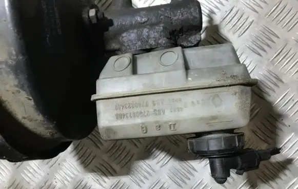 Renault Espace III Master brake cylinder 7700823486 7700823487