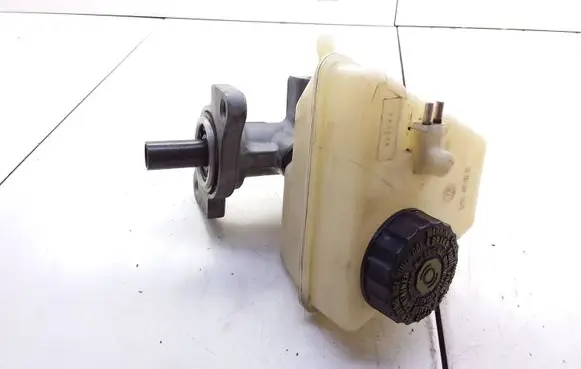 Mercedes-Benz E W210 Master brake cylinder A2024300202