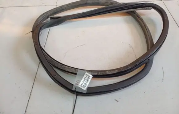 Audi A4 S4 B5 8D Rubber seal rear door 