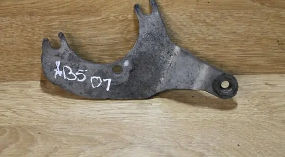 Audi A4 S4 B5 8D Power steering pump mounting bracket 038903145