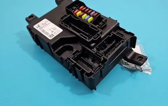 Opel Corsa D Central body control module 13301562 IMPRK1512984