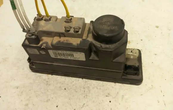 Mercedes-Benz CLK A208 C208 Central locking vacuum pump 2108001048 00782821