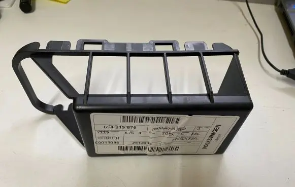 Quarter panel pressure vent