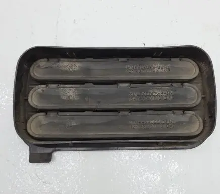 Mercedes-Benz E W124 Quarter panel pressure vent 1248370130