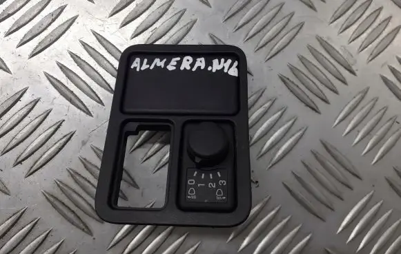 Nissan Almera N16 Light relay 68493-90J00