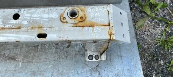 Toyota Avensis T270 Front bumper cross member