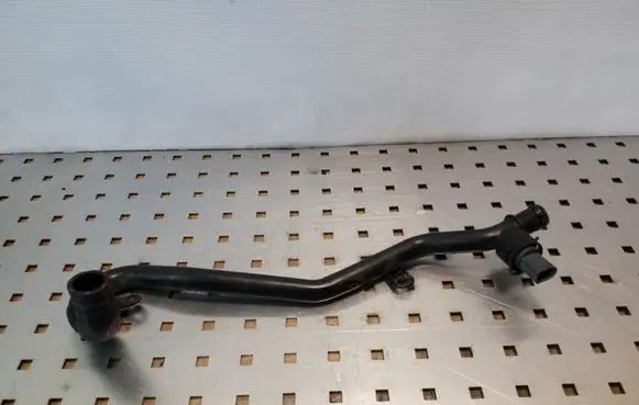 Volkswagen PASSAT B6 Engine coolant pipe/hose