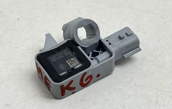 Renault Megane III Airbag deployment crash/impact sensor 988312833R 5WK44846 700415