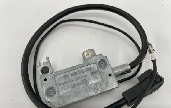 Volkswagen Golf IV Antenna control unit 1H0035551 7691290201