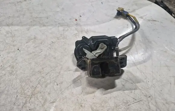 Toyota Avensis T270 Tailgate/trunk/boot lock/catch/latch