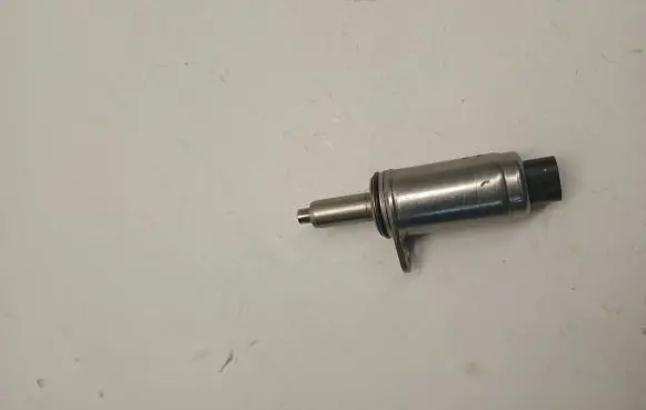 Porsche Macan (95B) Camshaft vanos timing valve 06E103697