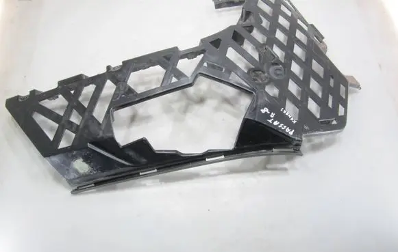 Volkswagen PASSAT B8 Front bumper mounting bracket 3G0807178