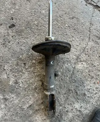 Toyota RAV 4 (XA20) Front shock absorber/damper