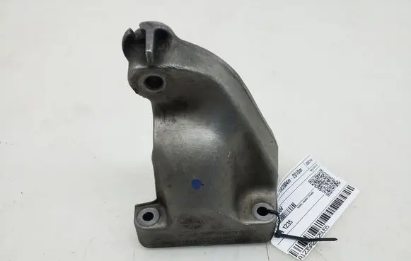 Mercedes-Benz CLS C219 Engine mounting bracket A6422230004