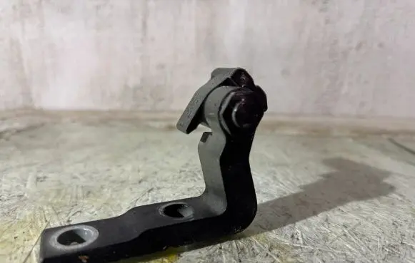 Volvo V40 Front door lower hinge 31352690