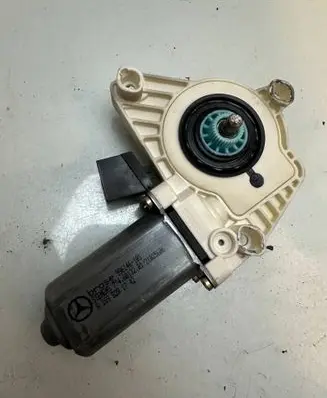 Mercedes-Benz A W169 Front door window regulator motor a1698201742