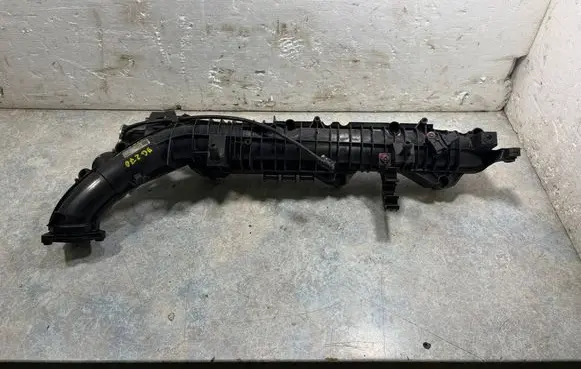 BMW X7 G07 Intake manifold 8477029 16051910382