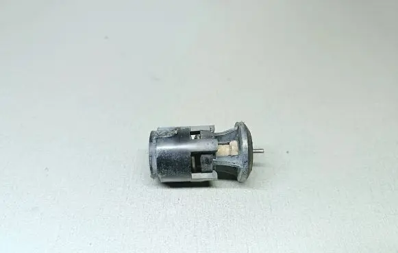 Volkswagen Golf IV Thermostat 032121110B