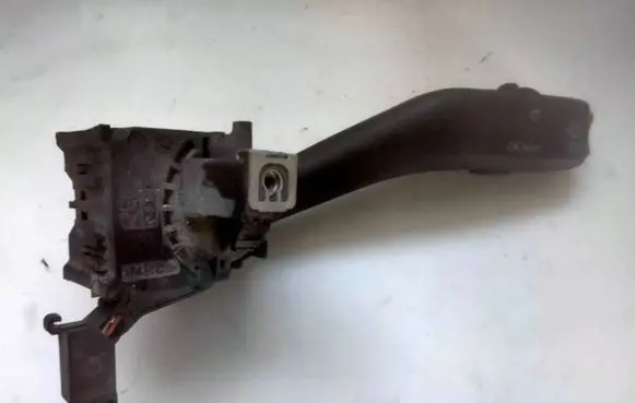 Volkswagen Golf V Wiper control stalk 1K0953519A 01203506