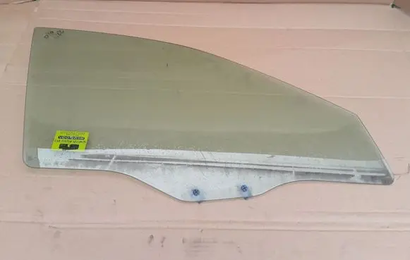 Mitsubishi Galant Front door window glass four-door 43R00033 M2H3AS2DOT20