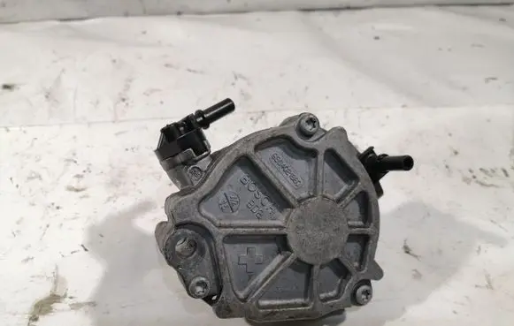 Ford C-MAX II Vacuum pump 9804021880