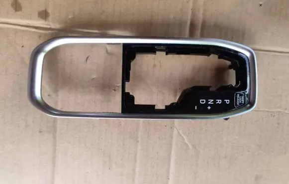 Hyundai Santa Fe Gear shifter surround trim plastic C180502