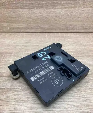 Mercedes-Benz E W211 Door control unit/module 2118201526 LEFTSIDE