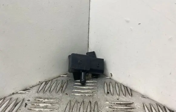 BMW 3 E90 E91 Exhaust gas pressure sensor 7805152