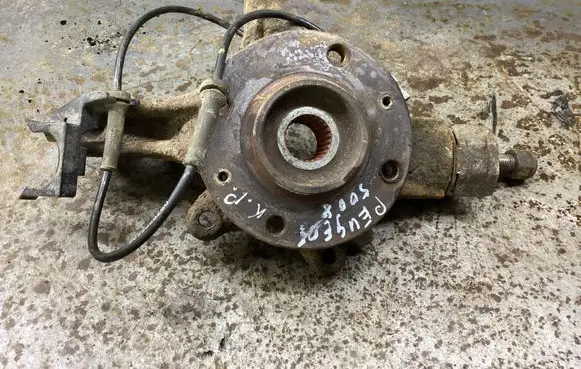 Front wheel hub